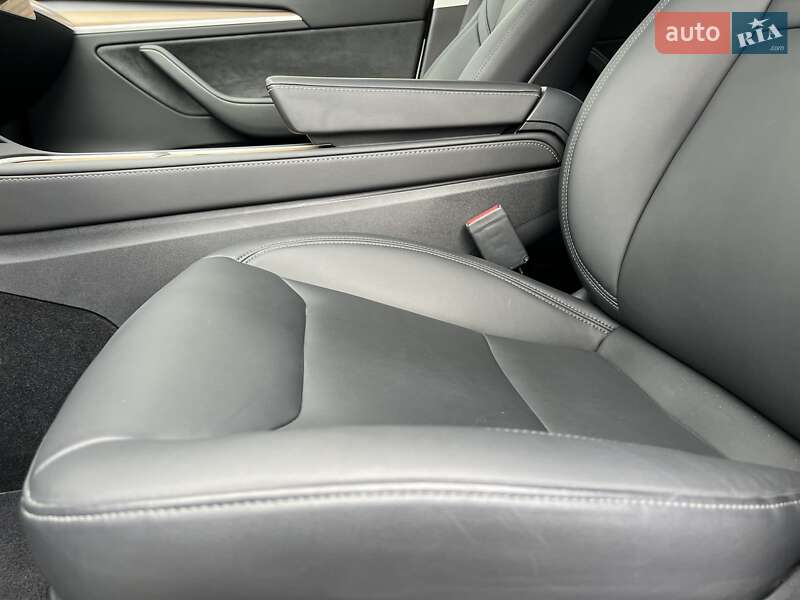 Внедорожник / Кроссовер Tesla Model Y 2024 в Житомире