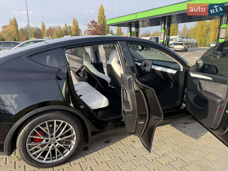 Внедорожник / Кроссовер Tesla Model Y 2023 в Кременчуге