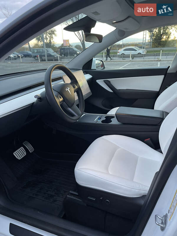 Позашляховик / Кросовер Tesla Model Y 2022 в Києві фото 10 Позашляховик / Кросовер Tesla Model Y 2022 в Києві