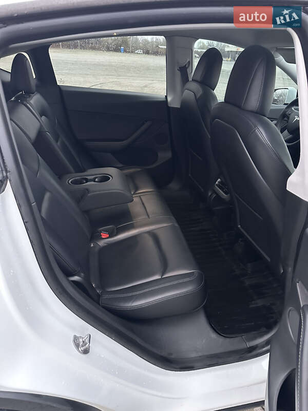 Позашляховик / Кросовер Tesla Model Y 2020 в Чернівцях фото 13 Позашляховик / Кросовер Tesla Model Y 2020 в Чернівцях