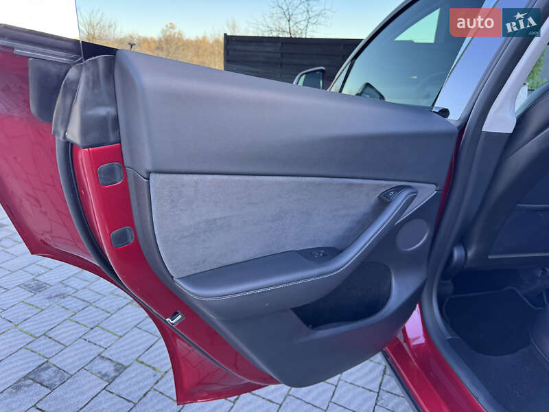 Позашляховик / Кросовер Tesla Model Y 2025 в Стрию