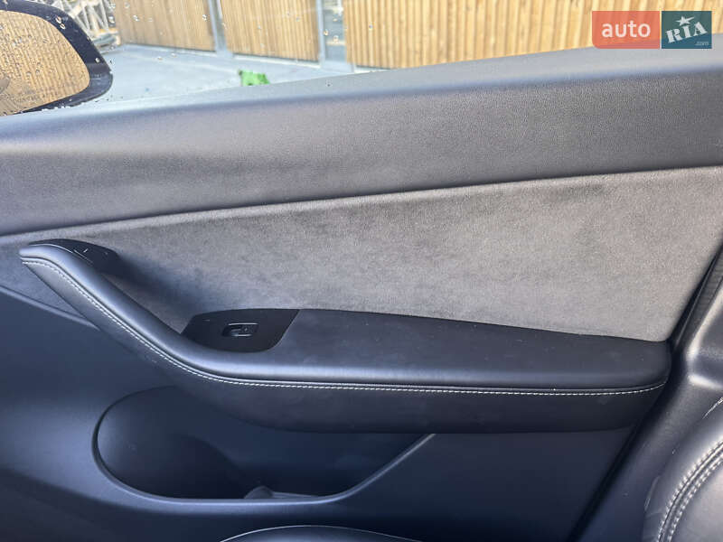 Позашляховик / Кросовер Tesla Model Y 2020 в Львові