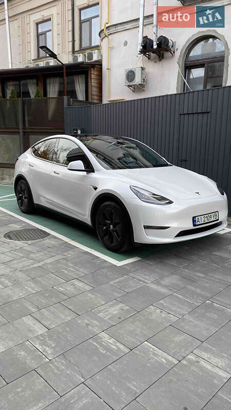 Позашляховик / Кросовер Tesla Model Y 2023 в Борисполі
