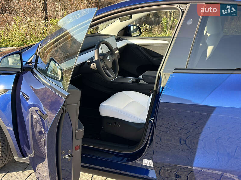 Внедорожник / Кроссовер Tesla Model Y 2024 в Львове