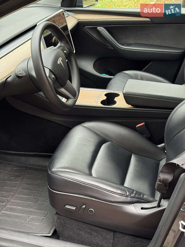 Позашляховик / Кросовер Tesla Model Y 2022 в Рівному