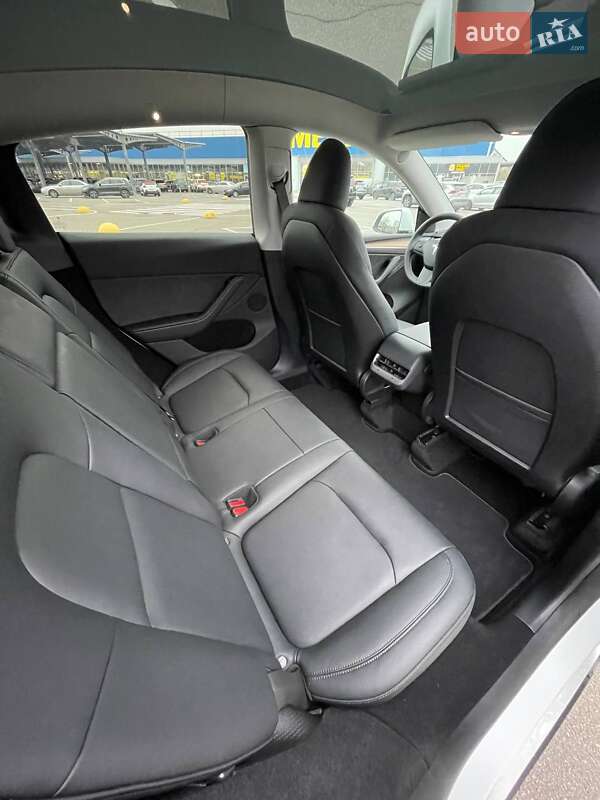 Внедорожник / Кроссовер Tesla Model Y 2023 в Киеве