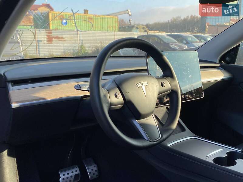 Позашляховик / Кросовер Tesla Model Y 2021 в Львові