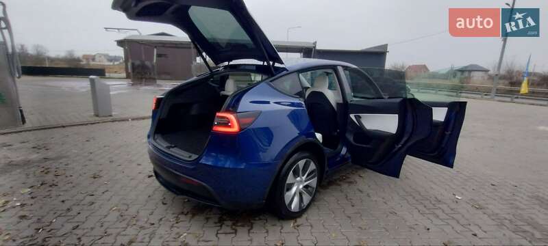Внедорожник / Кроссовер Tesla Model Y 2020 в Киеве