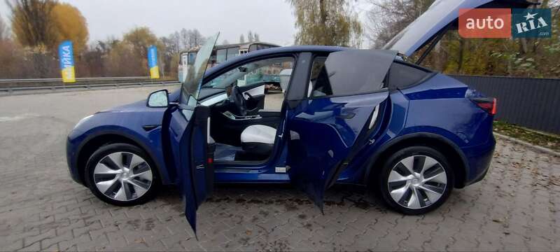 Внедорожник / Кроссовер Tesla Model Y 2020 в Киеве
