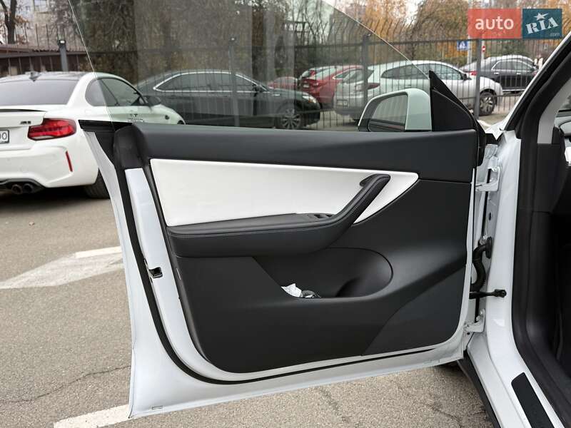 Внедорожник / Кроссовер Tesla Model Y 2021 в Киеве