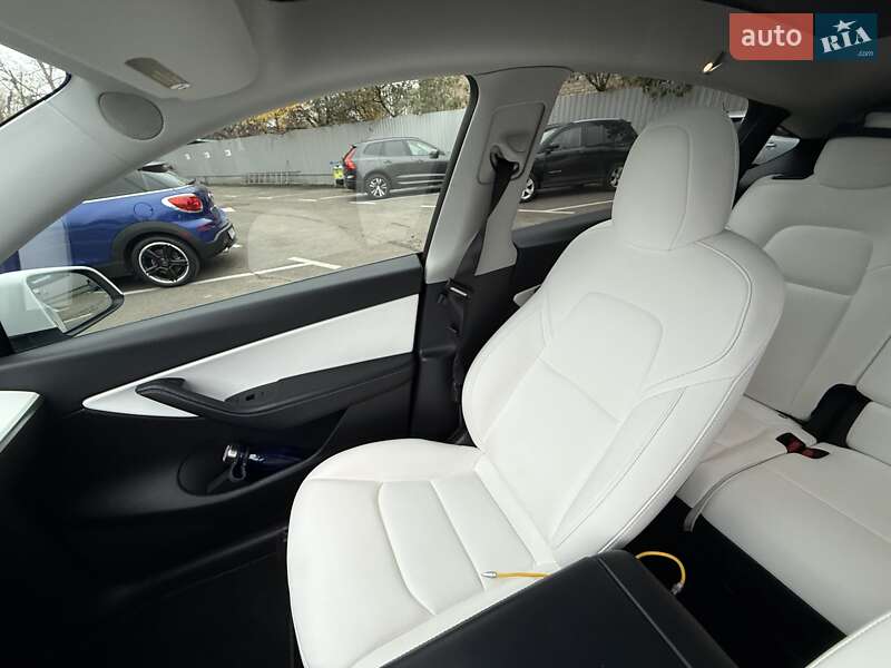 Внедорожник / Кроссовер Tesla Model Y 2021 в Киеве