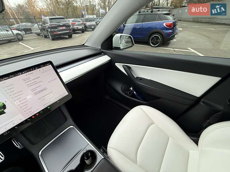 Внедорожник / Кроссовер Tesla Model Y 2021 в Киеве