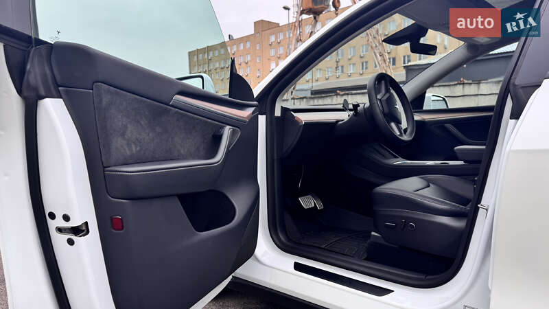 Внедорожник / Кроссовер Tesla Model Y 2022 в Киеве