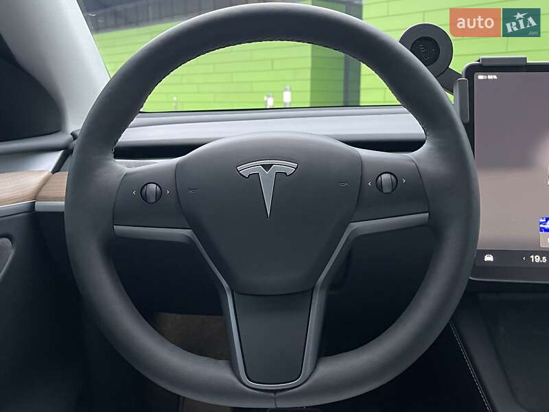 Позашляховик / Кросовер Tesla Model Y 2024 в Києві