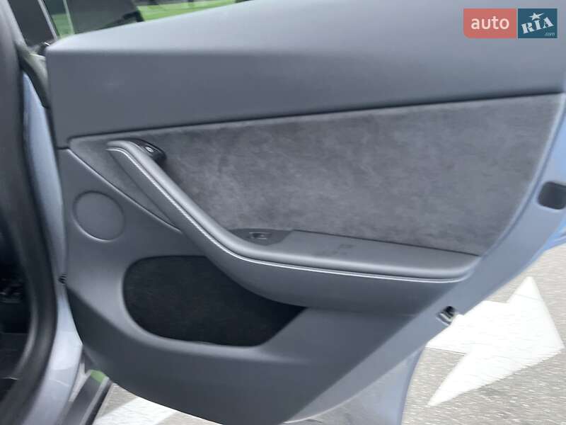 Позашляховик / Кросовер Tesla Model Y 2024 в Києві