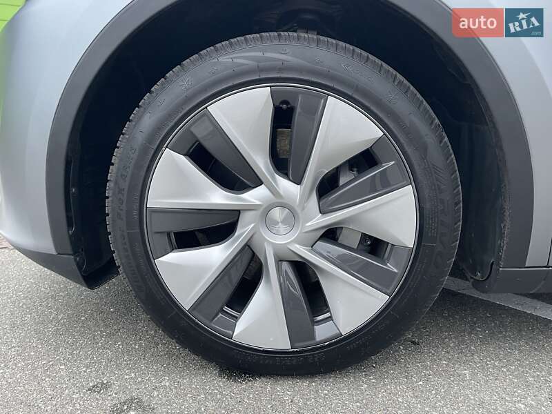 Позашляховик / Кросовер Tesla Model Y 2024 в Києві