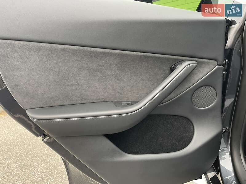 Позашляховик / Кросовер Tesla Model Y 2024 в Києві