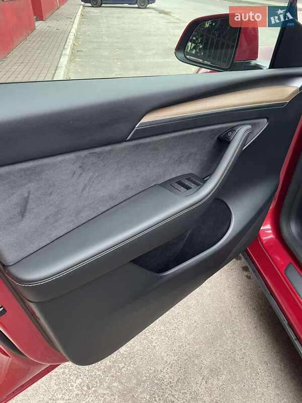 Позашляховик / Кросовер Tesla Model Y 2023 в Рівному фото 8 Позашляховик / Кросовер Tesla Model Y 2023 в Рівному