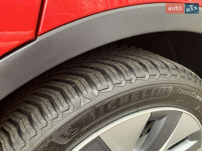 Позашляховик / Кросовер Tesla Model Y 2023 в Києві