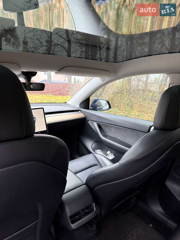 Внедорожник / Кроссовер Tesla Model Y 2022 в Ровно