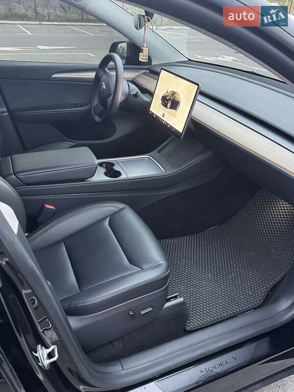 Внедорожник / Кроссовер Tesla Model Y 2022 в Киеве