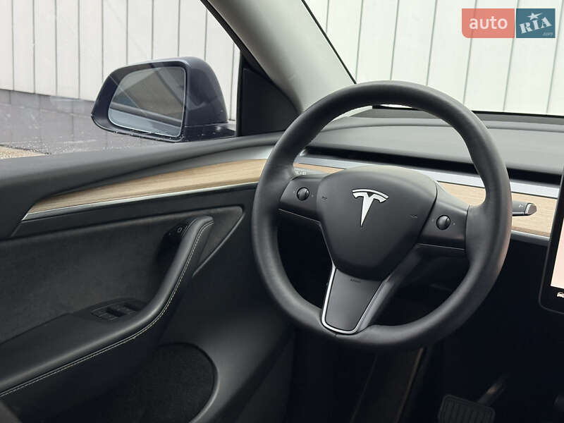 Внедорожник / Кроссовер Tesla Model Y 2023 в Черновцах