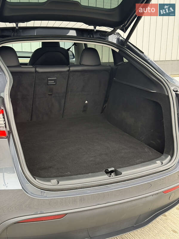 Внедорожник / Кроссовер Tesla Model Y 2023 в Черновцах