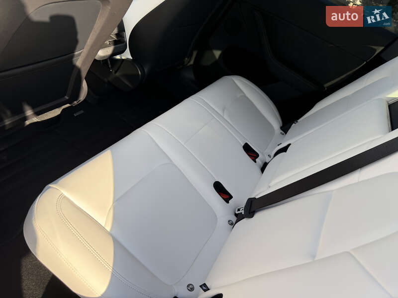 Позашляховик / Кросовер Tesla Model Y 2024 в Дніпрі фото 13 Позашляховик / Кросовер Tesla Model Y 2024 в Дніпрі