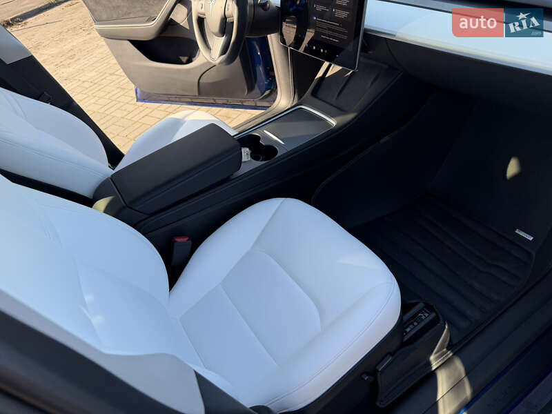 Позашляховик / Кросовер Tesla Model Y 2024 в Дніпрі фото 15 Позашляховик / Кросовер Tesla Model Y 2024 в Дніпрі