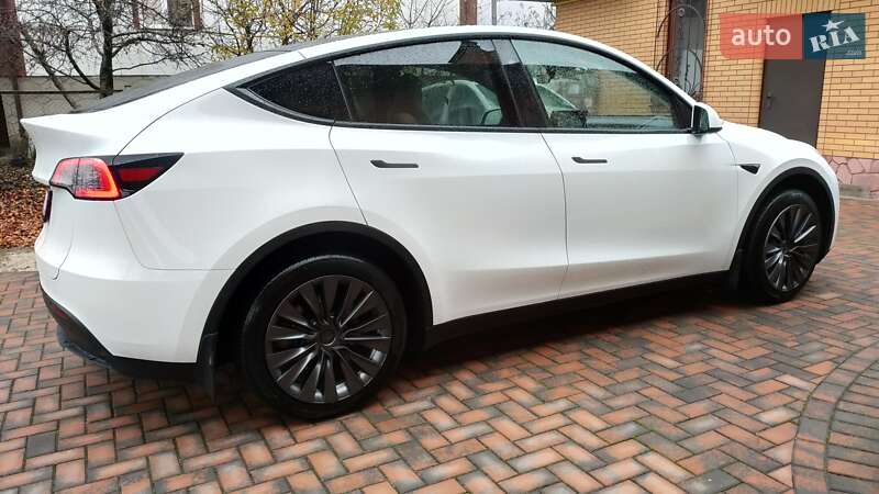 Внедорожник / Кроссовер Tesla Model Y 2024 в Киеве