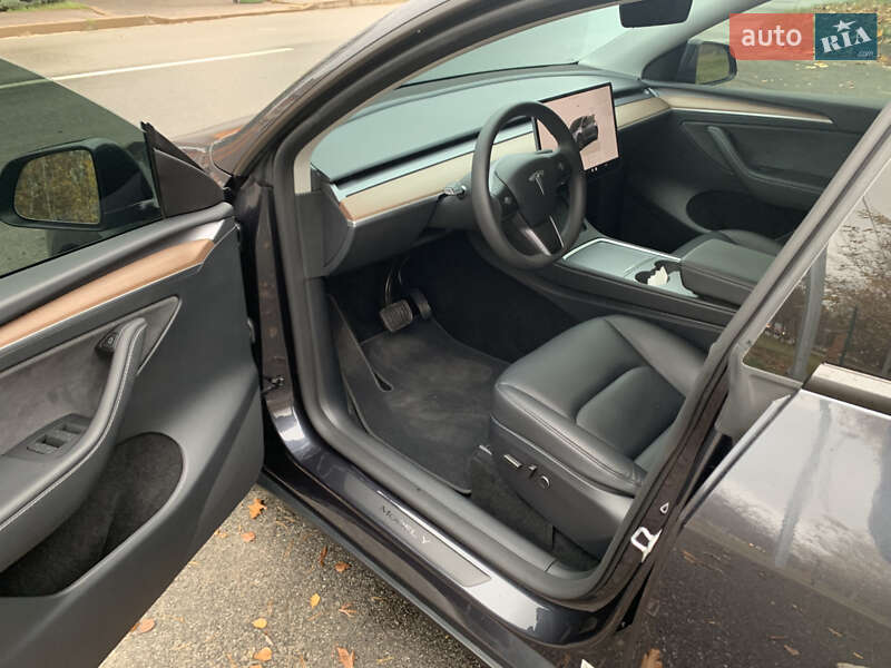 Внедорожник / Кроссовер Tesla Model Y 2024 в Киеве