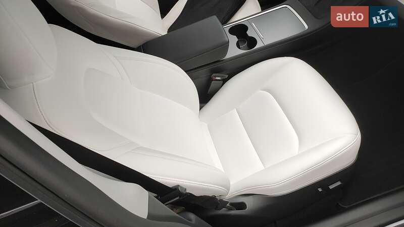 Внедорожник / Кроссовер Tesla Model Y 2024 в Киеве