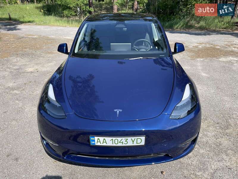 Tesla Model Y 2024