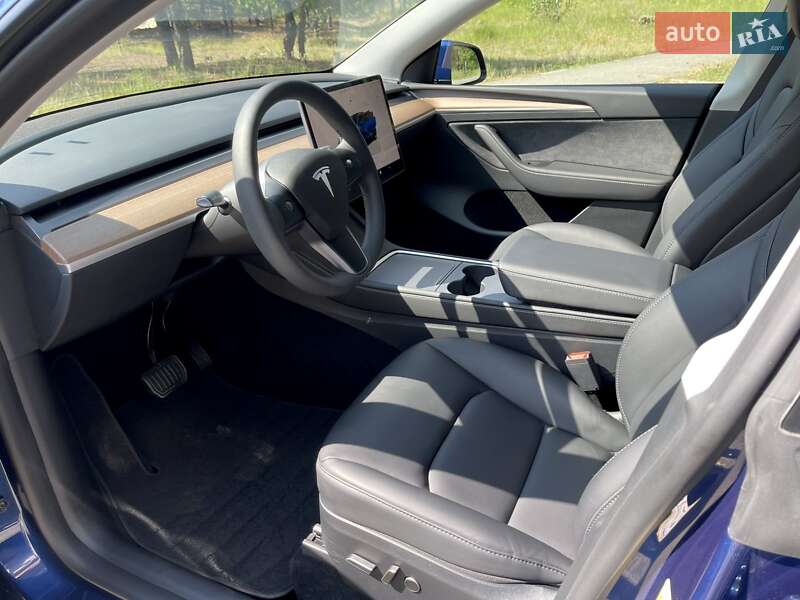 Позашляховик / Кросовер Tesla Model Y 2024 в Києві