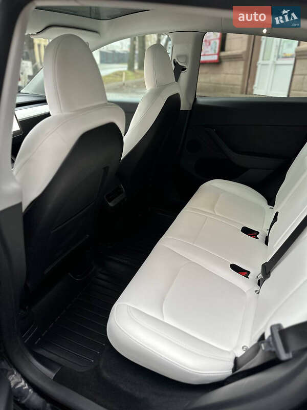 Внедорожник / Кроссовер Tesla Model Y 2023 в Киеве