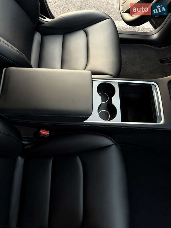 Внедорожник / Кроссовер Tesla Model Y 2024 в Ровно