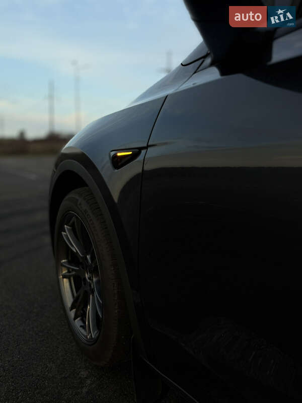 Внедорожник / Кроссовер Tesla Model Y 2024 в Ровно