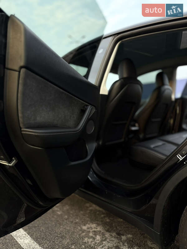 Внедорожник / Кроссовер Tesla Model Y 2024 в Ровно