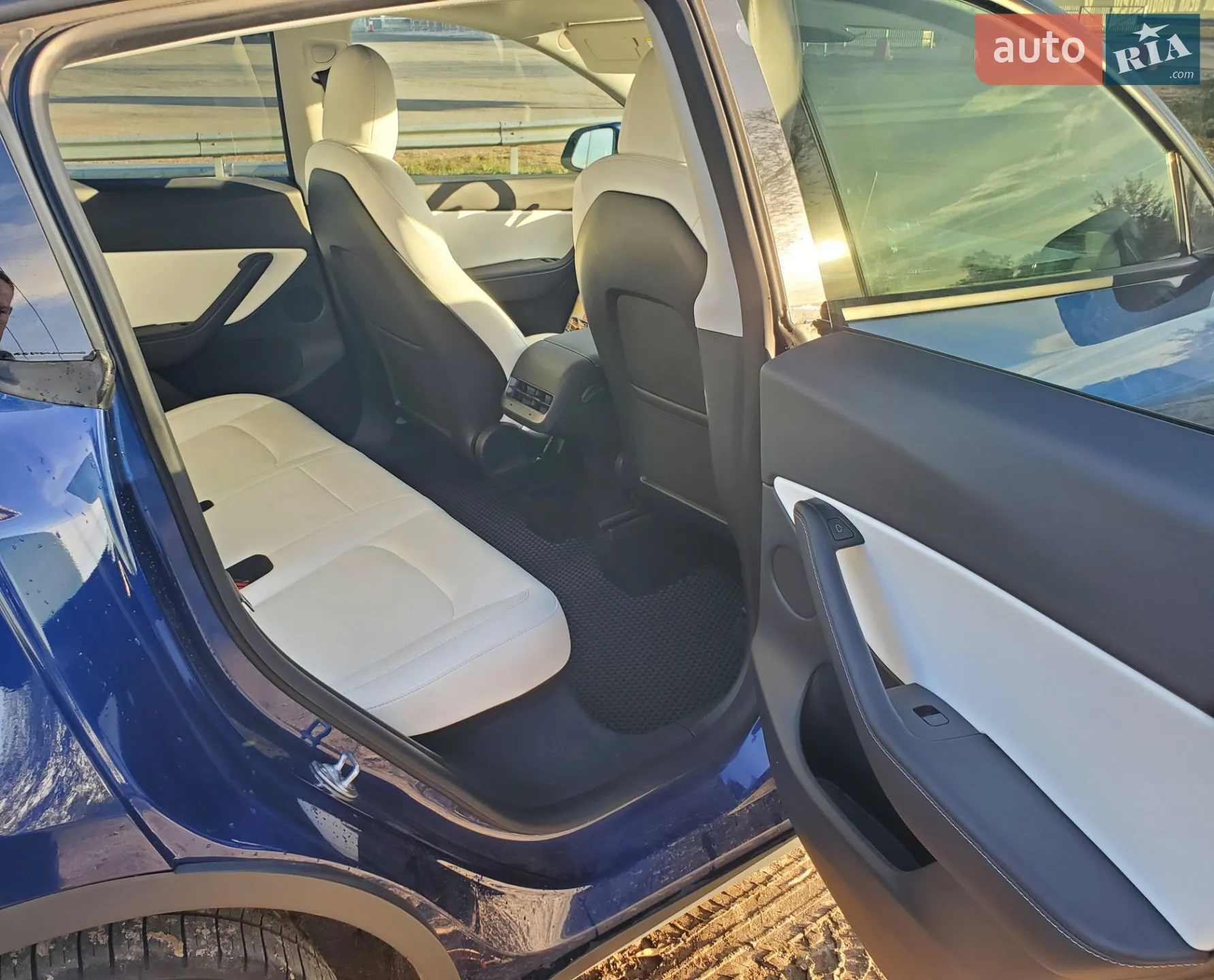 2022 Tesla Model Y - мініатюра 4