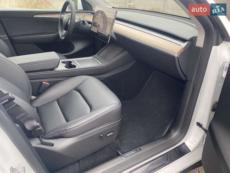 Внедорожник / Кроссовер Tesla Model Y 2023 в Киеве