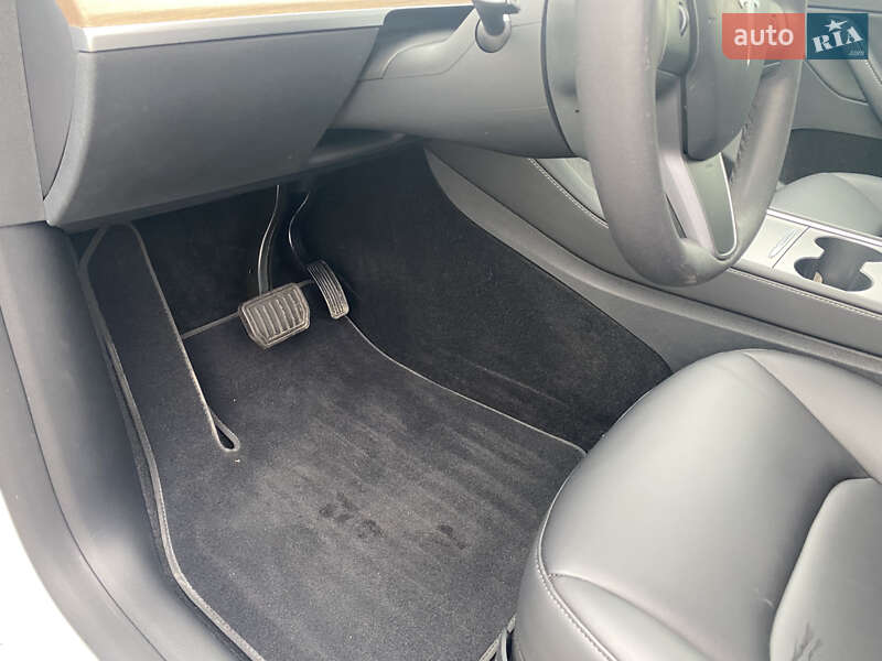 Внедорожник / Кроссовер Tesla Model Y 2023 в Киеве