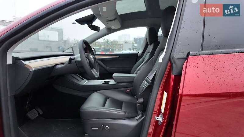 Внедорожник / Кроссовер Tesla Model Y 2024 в Киеве