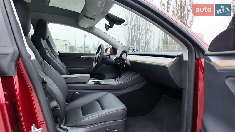 Внедорожник / Кроссовер Tesla Model Y 2024 в Киеве