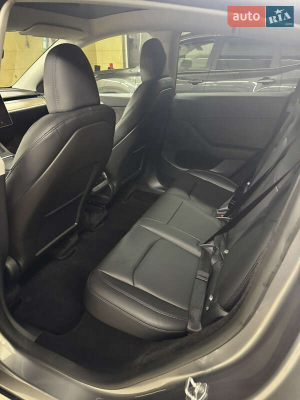 Позашляховик / Кросовер Tesla Model Y 2025 в Києві