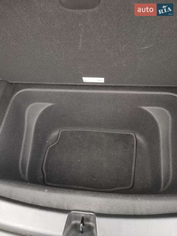 Позашляховик / Кросовер Tesla Model Y 2023 в Полтаві фото 3 Позашляховик / Кросовер Tesla Model Y 2023 в Полтаві