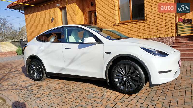 Внедорожник / Кроссовер Tesla Model Y 2024 в Киеве