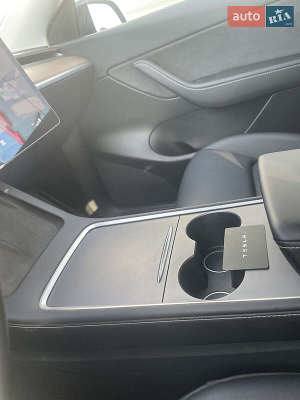 Позашляховик / Кросовер Tesla Model Y 2021 в Золочеві