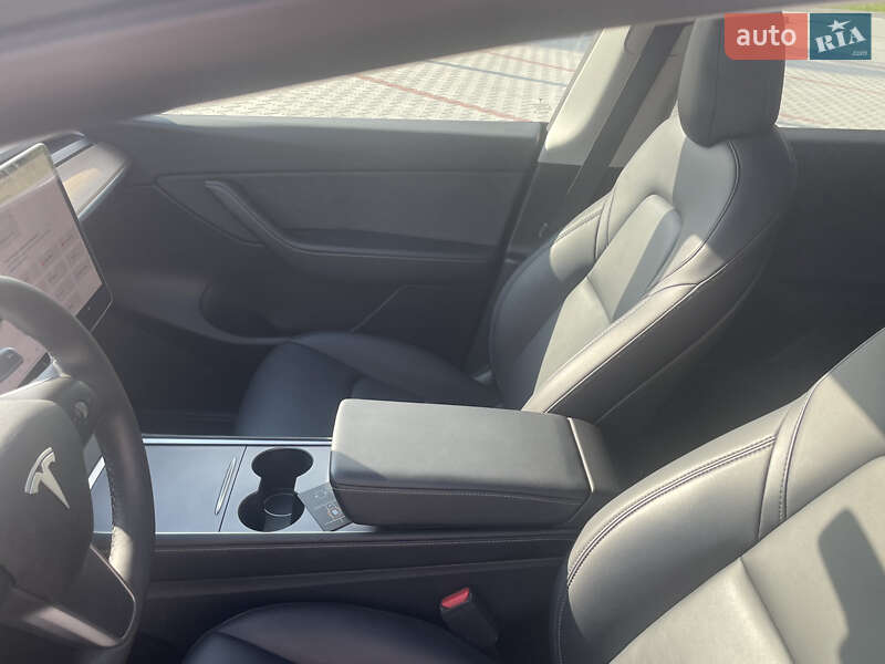 Позашляховик / Кросовер Tesla Model Y 2021 в Золочеві