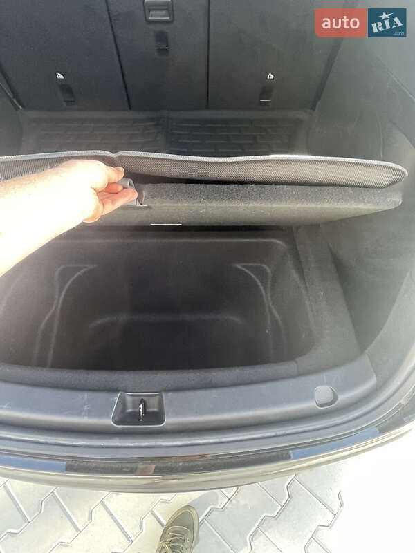 Позашляховик / Кросовер Tesla Model Y 2021 в Золочеві