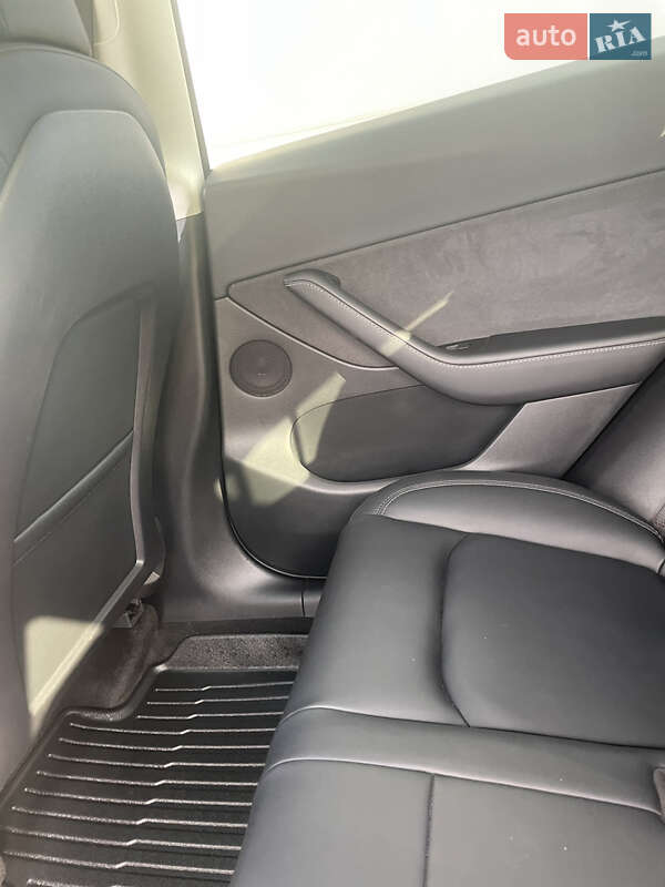 Позашляховик / Кросовер Tesla Model Y 2021 в Золочеві